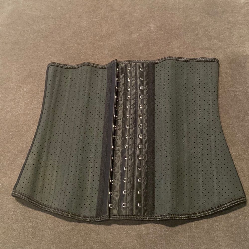 Women’s Black 14 Hook Waist Trainer Corset Waist Cincher Under Bust Size S NEW